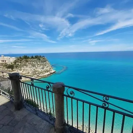 Magnifico Con Vista Panoramica Sul Mare, Terrazza Sul Tetto E Ampio Balcone , Magnificent Full Equipped Seaview Flat With Privat Parking Solarium And Terrace * Pizzo (Calabria)