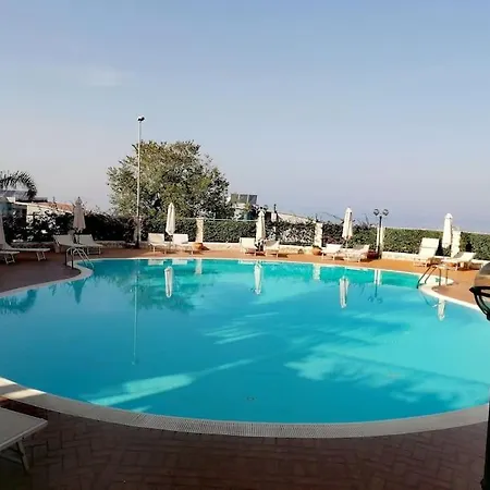 Lejlighed Magnifico Con Vista Panoramica Sul Mare, Terrazza Sul Tetto E Ampio Balcone , Magnificent Full Equipped Seaview Flat With Privat Parking Solarium And Terrace