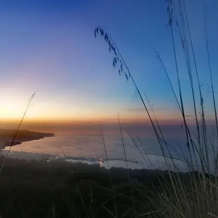 Magnifico Con Vista Panoramica Sul Mare, Terrazza Sul Tetto E Ampio Balcone , Magnificent Full Equipped Seaview Flat With Privat Parking Solarium And Terrace Pizzo (Calabria)