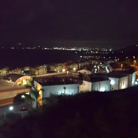 Magnifico Con Vista Panoramica Sul Mare, Terrazza Sul Tetto E Ampio Balcone , Magnificent Full Equipped Seaview Flat With Privat Parking Solarium And Terrace * Pizzo (Calabria)
