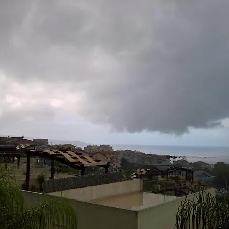 Magnifico Con Vista Panoramica Sul Mare, Terrazza Sul Tetto E Ampio Balcone , Magnificent Full Equipped Seaview Flat With Privat Parking Solarium And Terrace