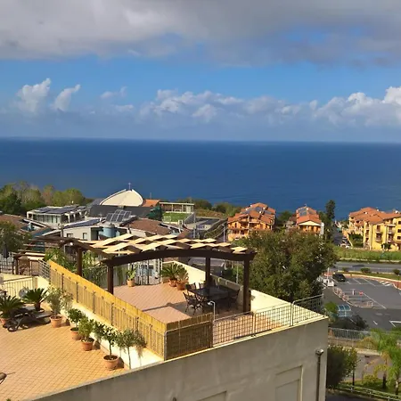 Magnifico Con Vista Panoramica Sul Mare, Terrazza Sul Tetto E Ampio Balcone , Magnificent Full Equipped Seaview Flat With Privat Parking Solarium And Terrace