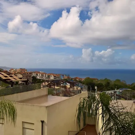 Magnifico Con Vista Panoramica Sul Mare, Terrazza Sul Tetto E Ampio Balcone , Magnificent Full Equipped Seaview Flat With Privat Parking Solarium And Terrace Pizzo (Calabria)