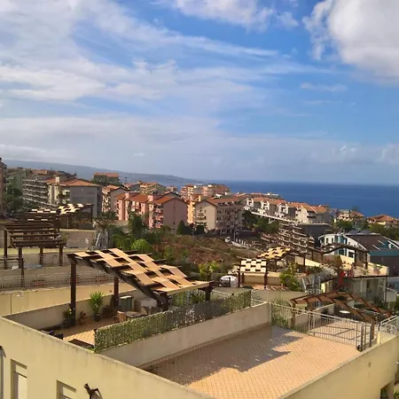 Magnifico Con Vista Panoramica Sul Mare, Terrazza Sul Tetto E Ampio Balcone , Magnificent Full Equipped Seaview Flat With Privat Parking Solarium And Terrace