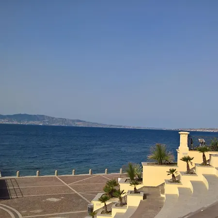 Magnifico Con Vista Panoramica Sul Mare, Terrazza Sul Tetto E Ampio Balcone , Magnificent Full Equipped Seaview Flat With Privat Parking Solarium And Terrace