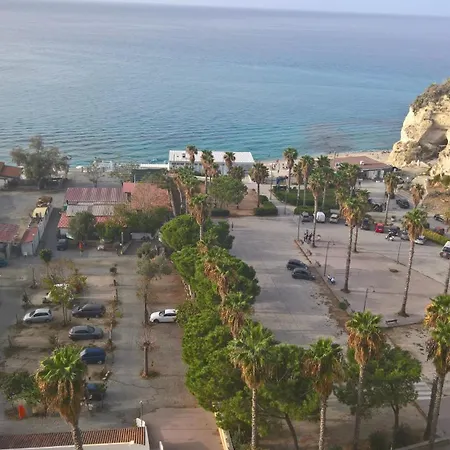 Appartement Magnifico Con Vista Panoramica Sul Mare, Terrazza Sul Tetto E Ampio Balcone , Magnificent Full Equipped Seaview Flat With Privat Parking Solarium And Terrace Pizzo (Calabria)