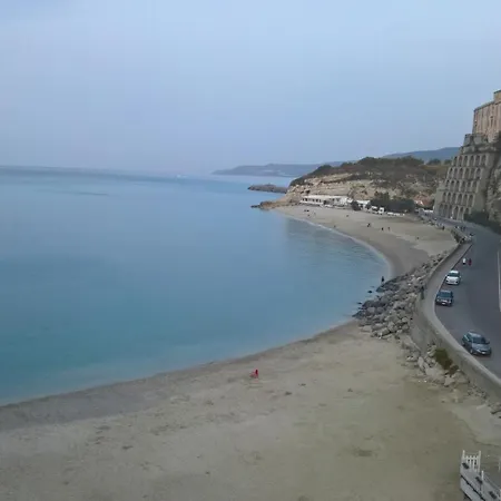 Magnifico Con Vista Panoramica Sul Mare, Terrazza Sul Tetto E Ampio Balcone , Magnificent Full Equipped Seaview Flat With Privat Parking Solarium And Terrace