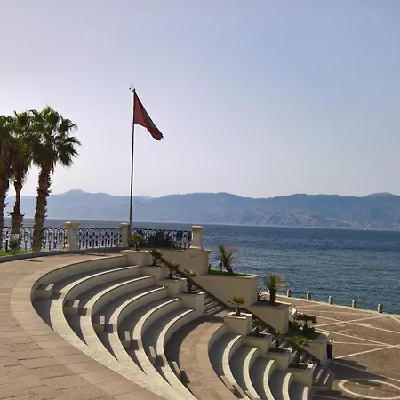 Magnifico Con Vista Panoramica Sul Mare, Terrazza Sul Tetto E Ampio Balcone , Magnificent Full Equipped Seaview Flat With Privat Parking Solarium And Terrace Appartement Pizzo (Calabria)