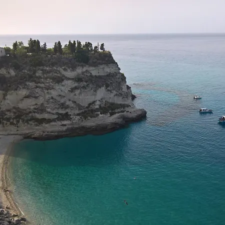 Magnifico Con Vista Panoramica Sul Mare, Terrazza Sul Tetto E Ampio Balcone , Magnificent Full Equipped Seaview Flat With Privat Parking Solarium And Terrace Pizzo (Calabria)